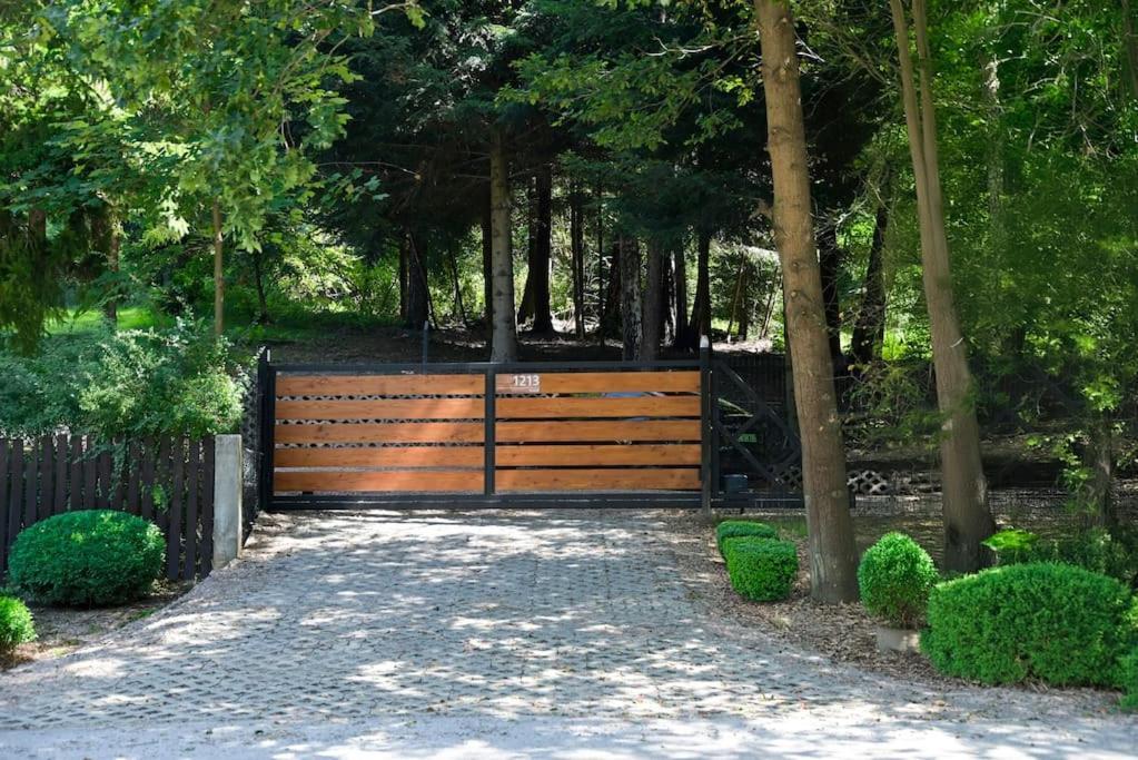 Polana Slowikowa 5 Star- Domek W Gorach Z Jacuzzi, Sauna,Basen,Ogrod Z Lasem, Kominek I Narty Stroza  المظهر الخارجي الصورة